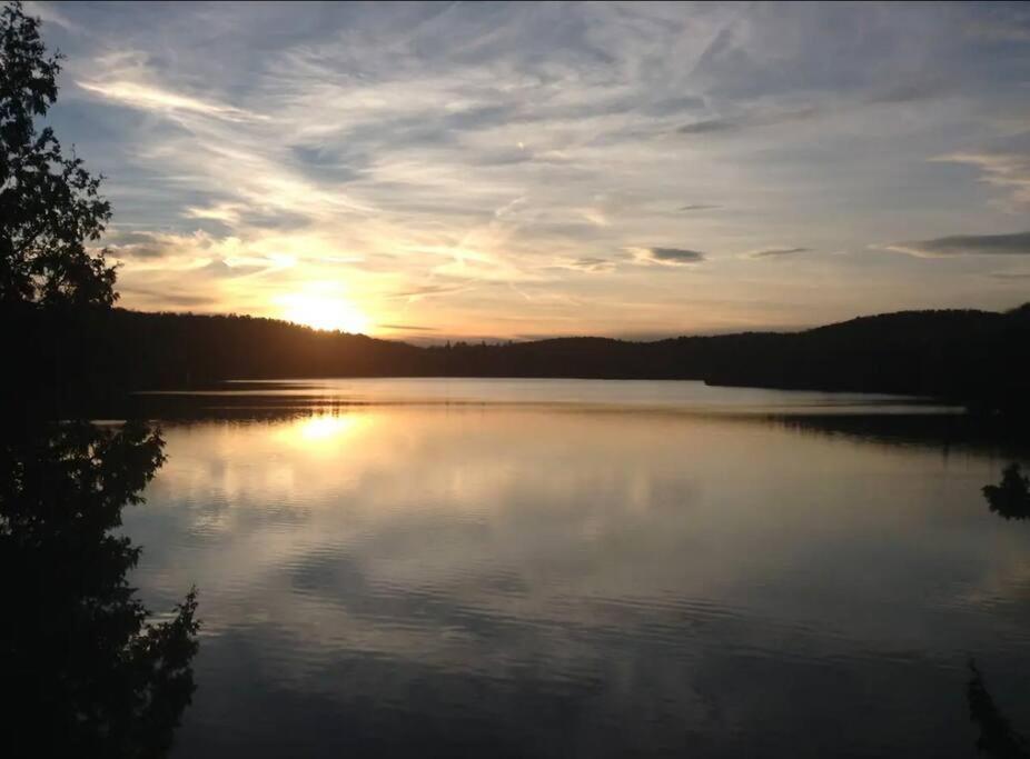 Le Chateau Bord De Lac Et Plage Et Bbq Villa Sainte-Lucie-de-Doncaster Eksteriør bilde