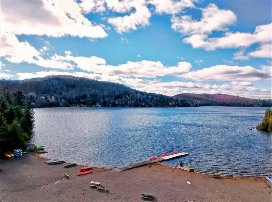 Le Chateau Bord De Lac Et Plage Et Bbq Villa Sainte-Lucie-de-Doncaster Eksteriør bilde